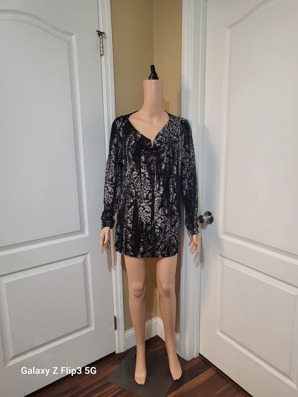 Simply Vera Vera Wang Abstract Damask Cowl Neck Top ( M ) Pre-owned